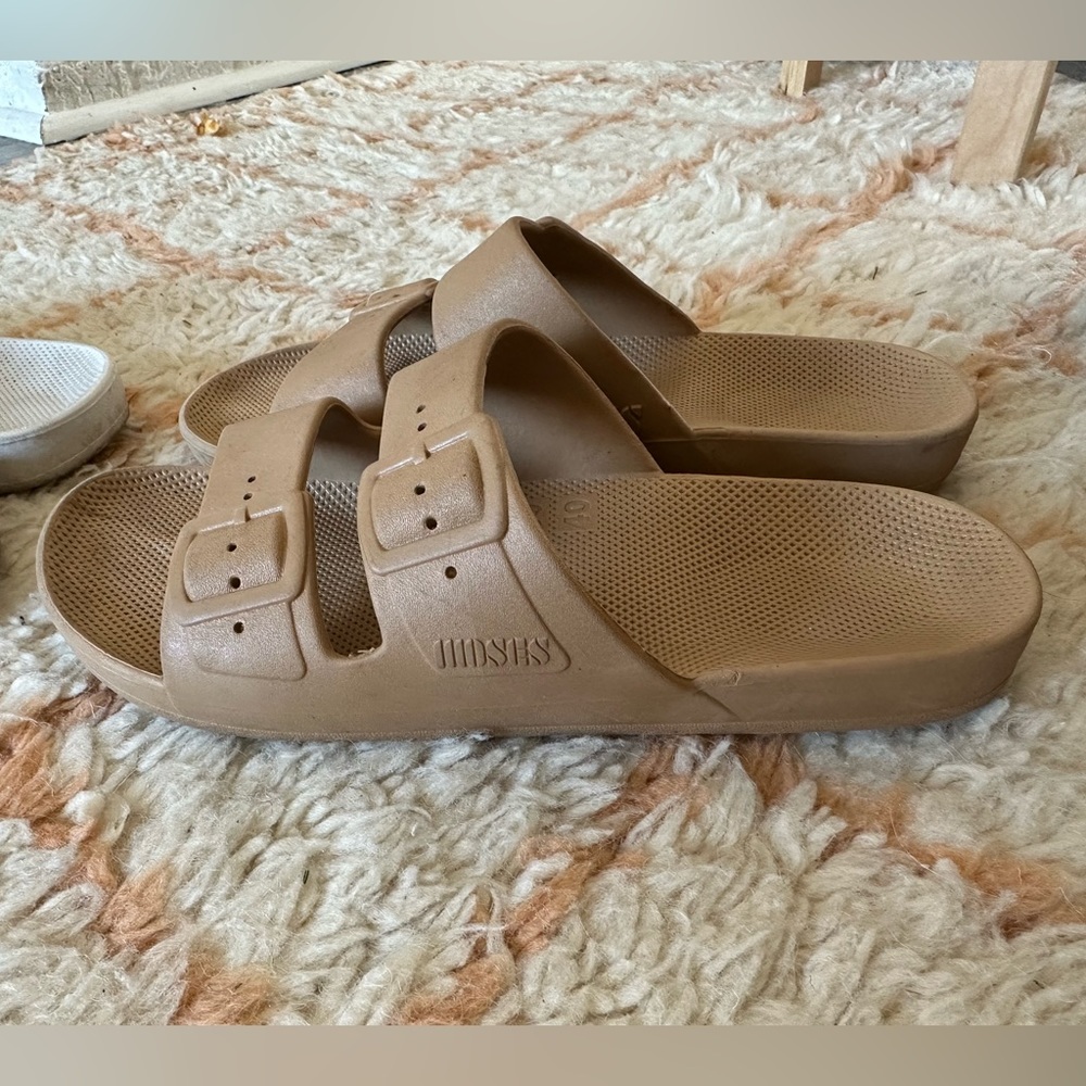 Freedom Moses Slides- Camel & White - image 4